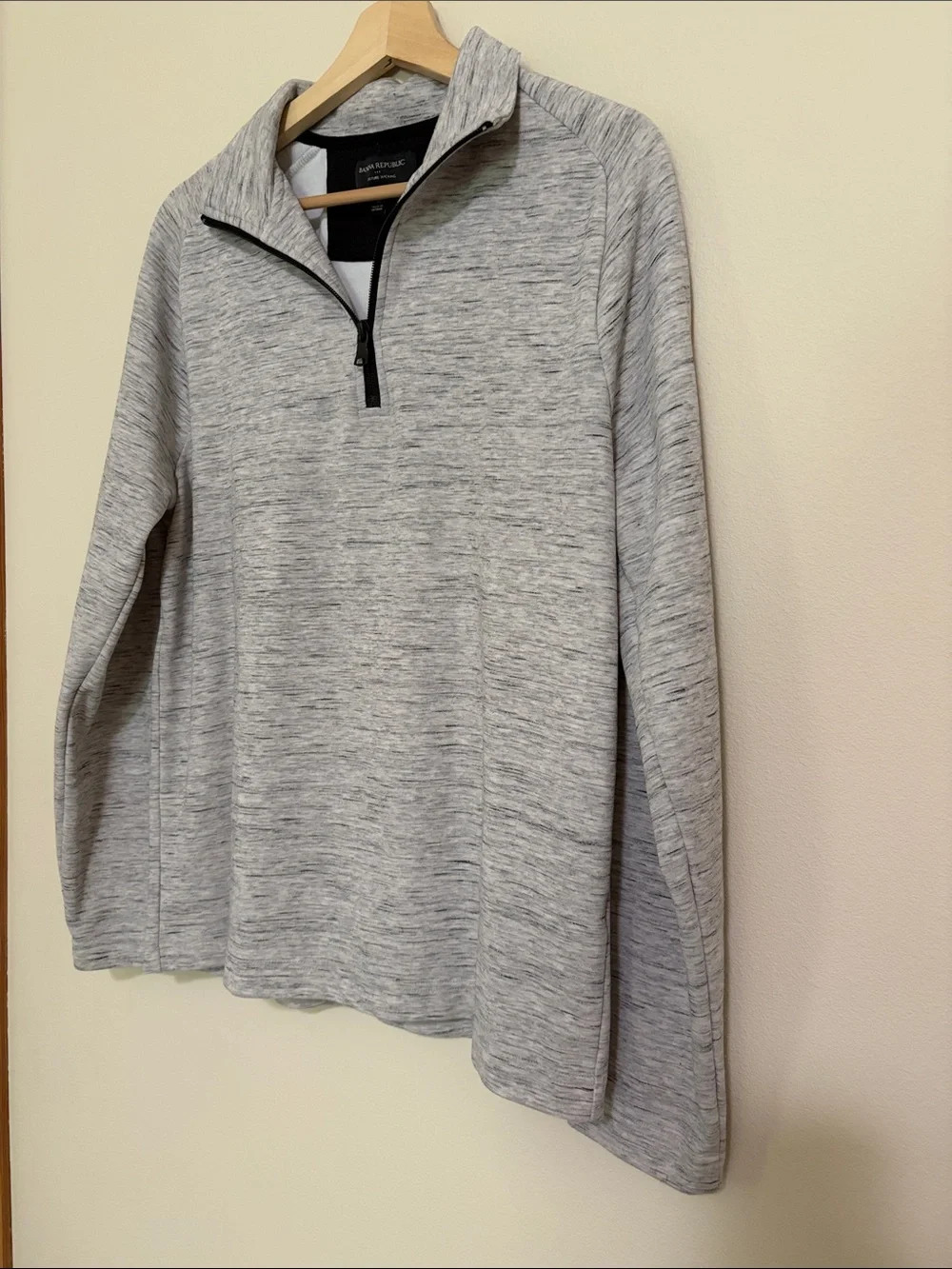 ♻️ Banana Republic Men’s Heather Gray Half-Zip Sweater
